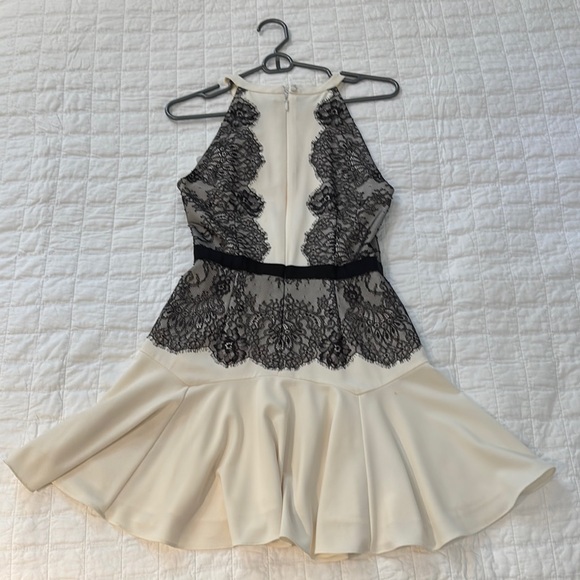 BCBGmaxazria dress size 4 - Picture 2 of 10